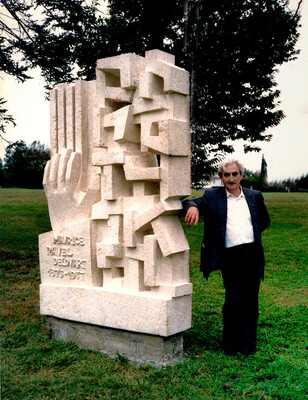 Jesús près de "L'Hommage à Maurice Ravel"